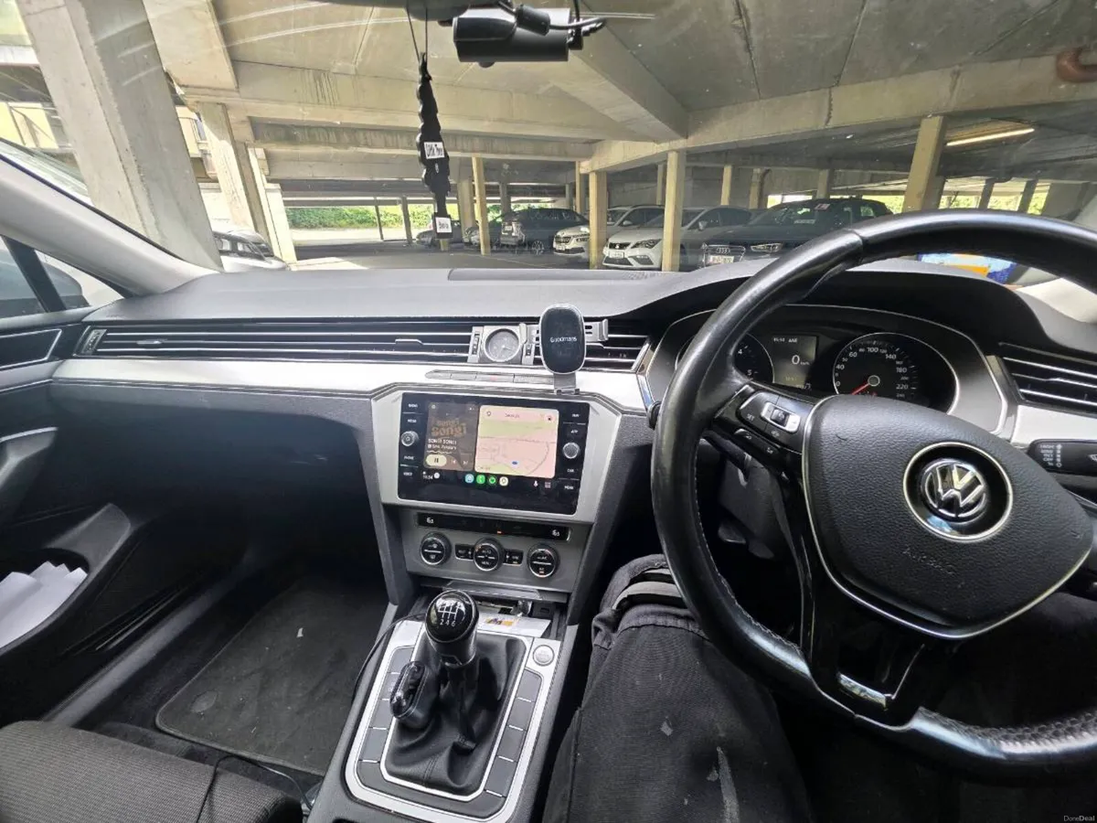 VW Passat 2019 (191) - Image 5