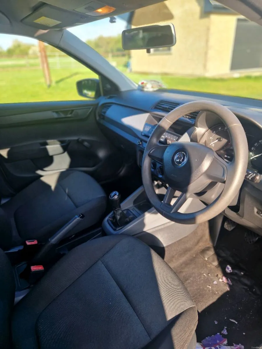 152 Skoda Fabia 1.0 Petrol | Clean & Economical - Image 5