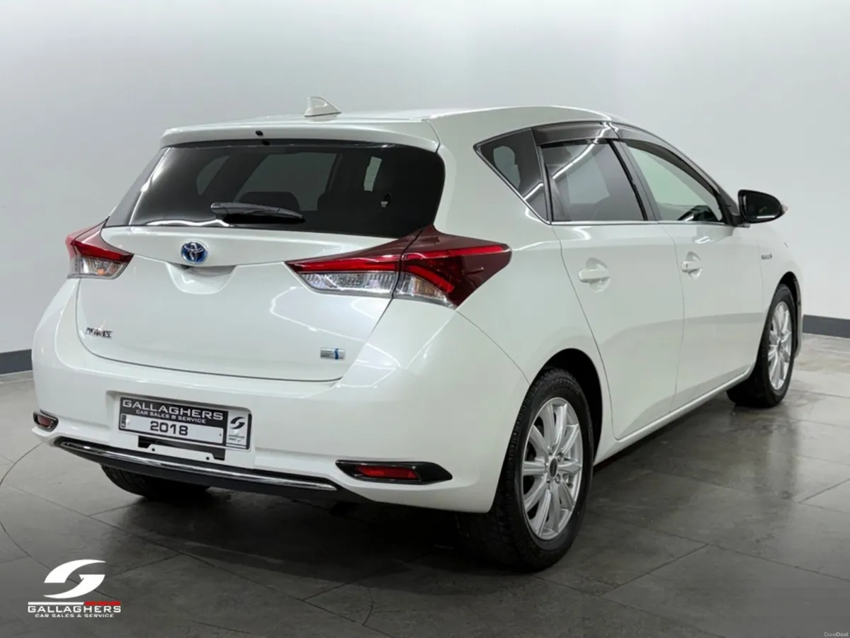 Toyota Auris SELF CHARGE HYBRID AUTOMATIC - Image 4