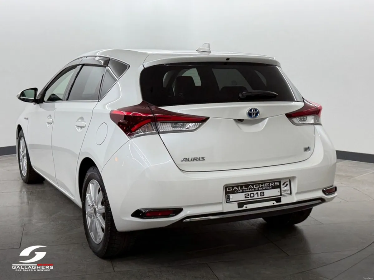 Toyota Auris SELF CHARGE HYBRID AUTOMATIC - Image 6
