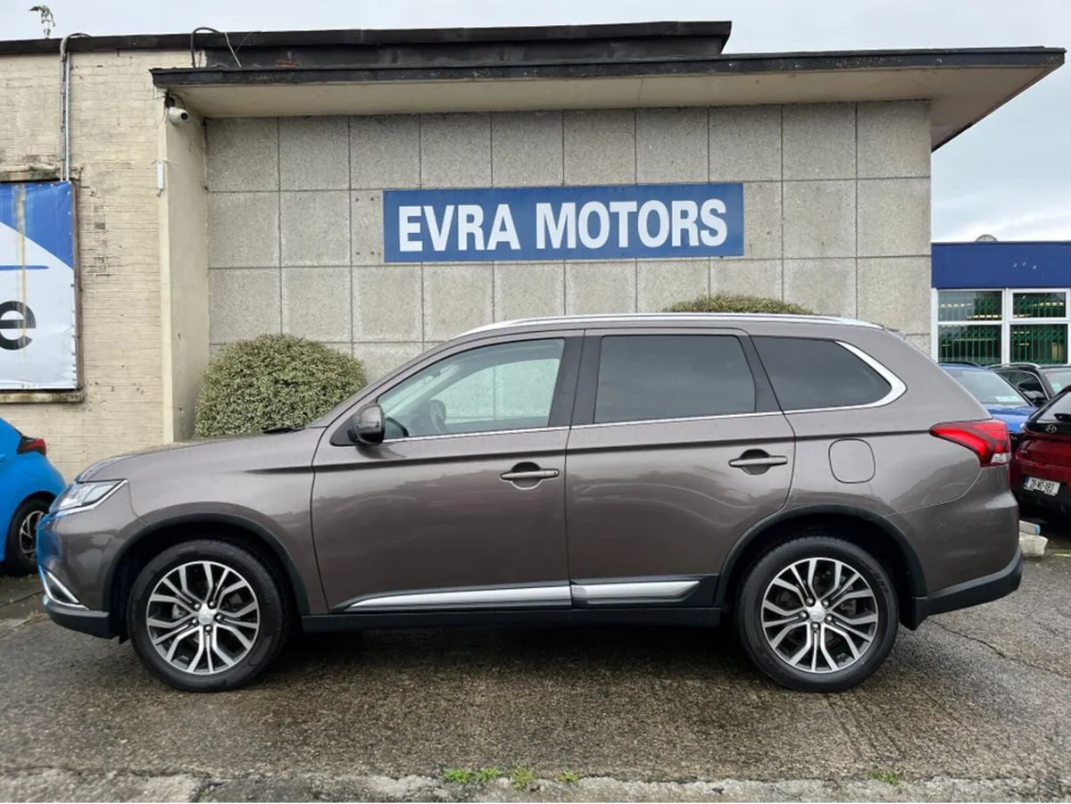 Mitsubishi Outlander 4WD 7 SEATER 2.3 DIESEL MANUA - Image 6