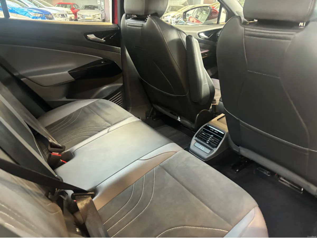 Volkswagen ID.4 PURE 109 K LIFE 52KWH 148HP 5DR - Image 2