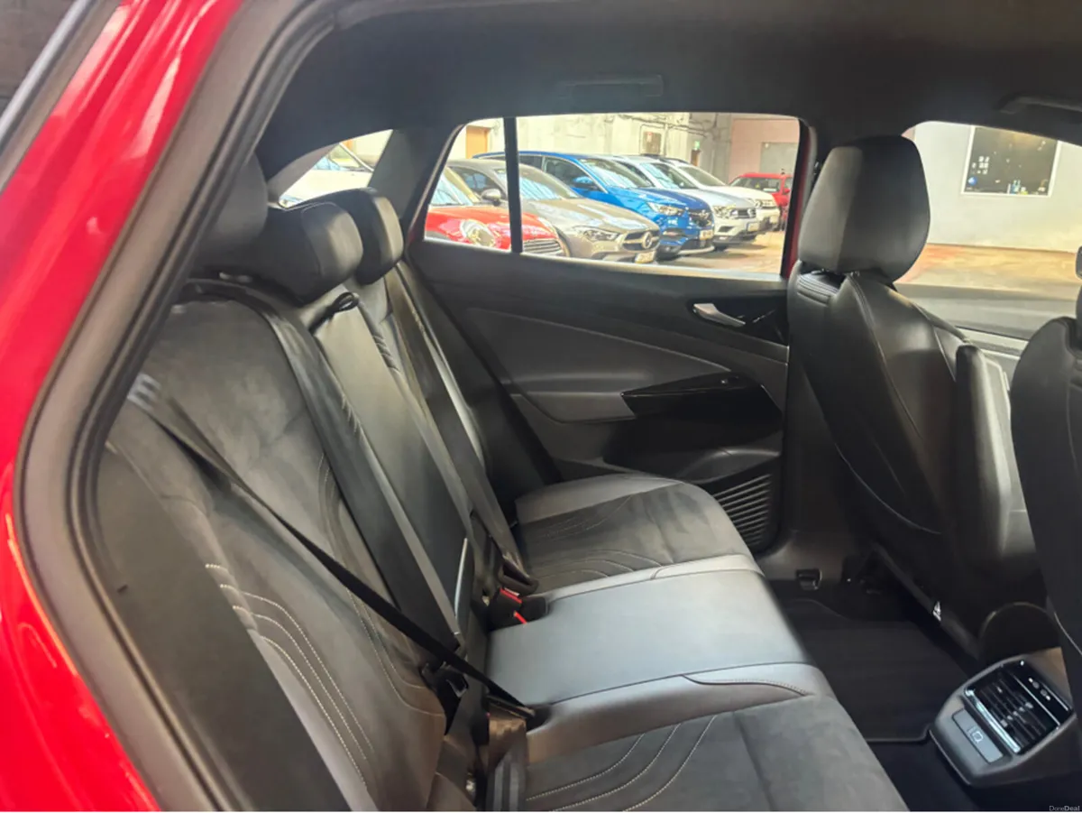 Volkswagen ID.4 PURE 109 K LIFE 52KWH 148HP 5DR - Image 3