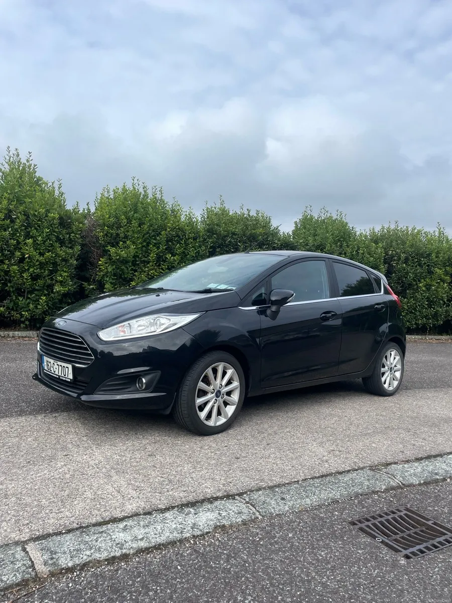 Ford Fiesta 2016 petrol very clean - Image 2