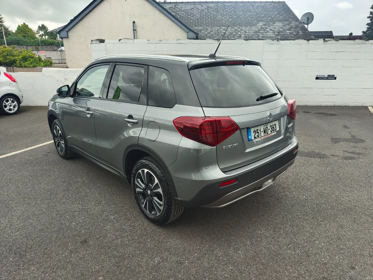 Suzuki Vitara 1.5 SZ5 Full Hybrid AUTO - Image 6