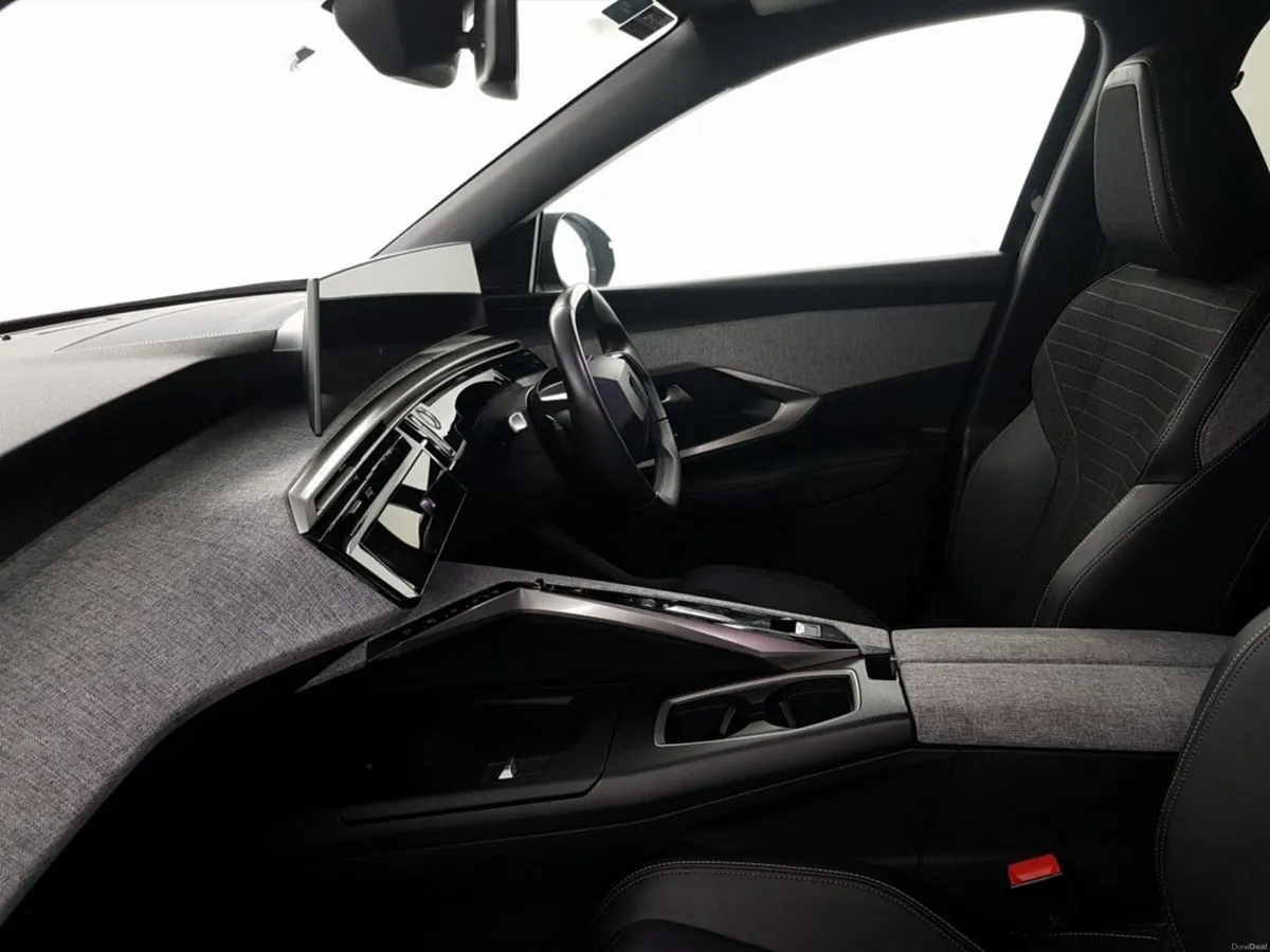 Peugeot 3008 1.2 MHEV PureTech 136bhp eDCS6 Allure - Image 4