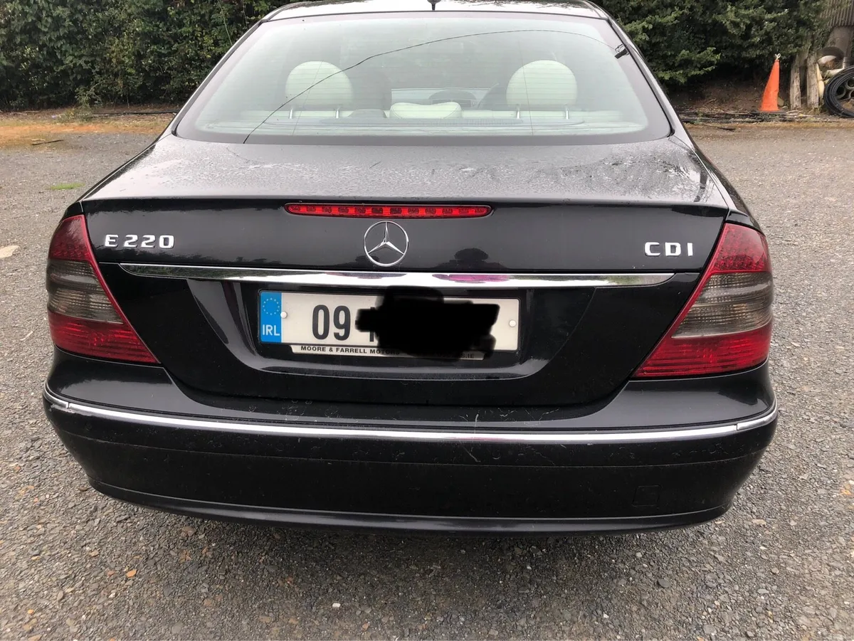 Mercedes E220 Avantgarde - Image 4