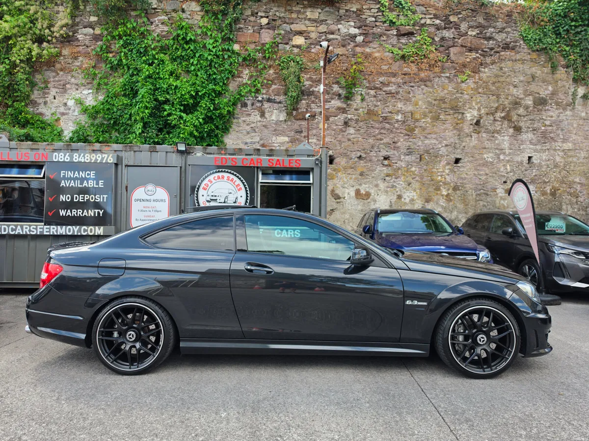 Mercedes-Benz C63 Edition 125         2011 - Image 3