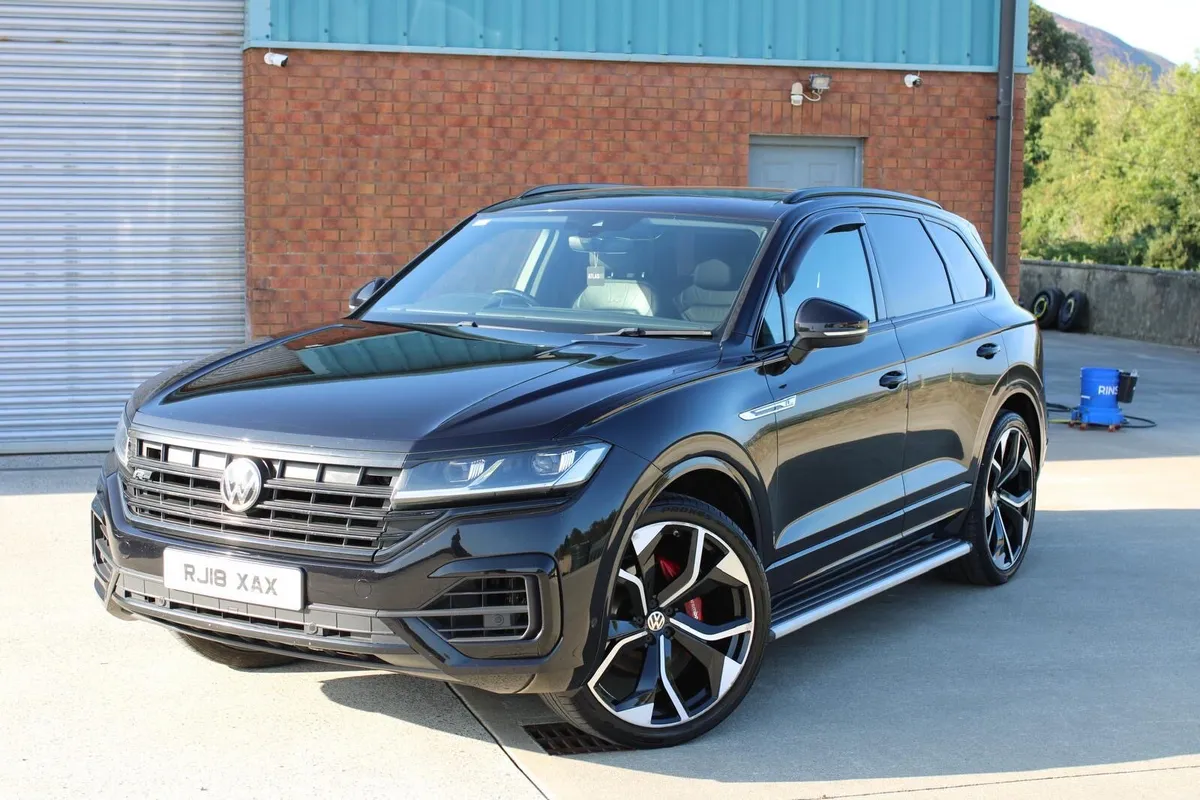 2018 Volkswagen Touareg R-Line - Image 1