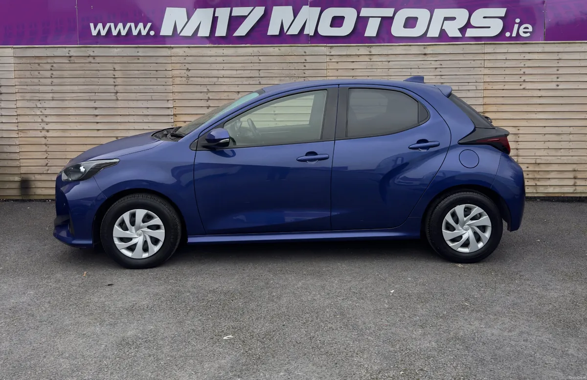 2022 Toyota Yaris, 1.5 Hybrid Auto - Image 4