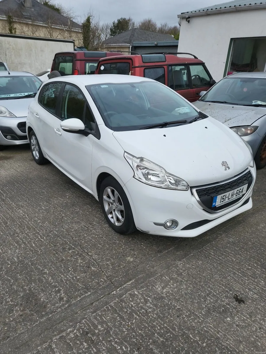 Peugeot 208 2015 - Image 1