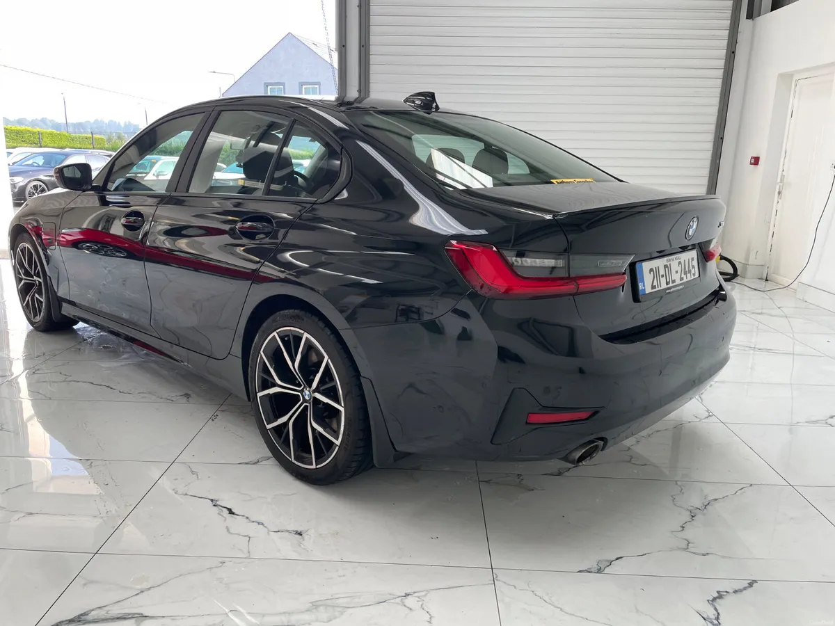 BMW 330e  3-Series 2021 - Image 5