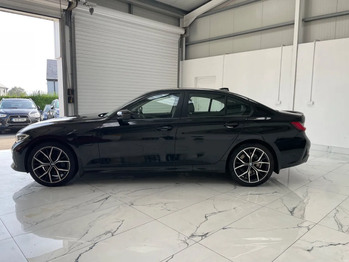 BMW 330e  3-Series 2021 - Image 6