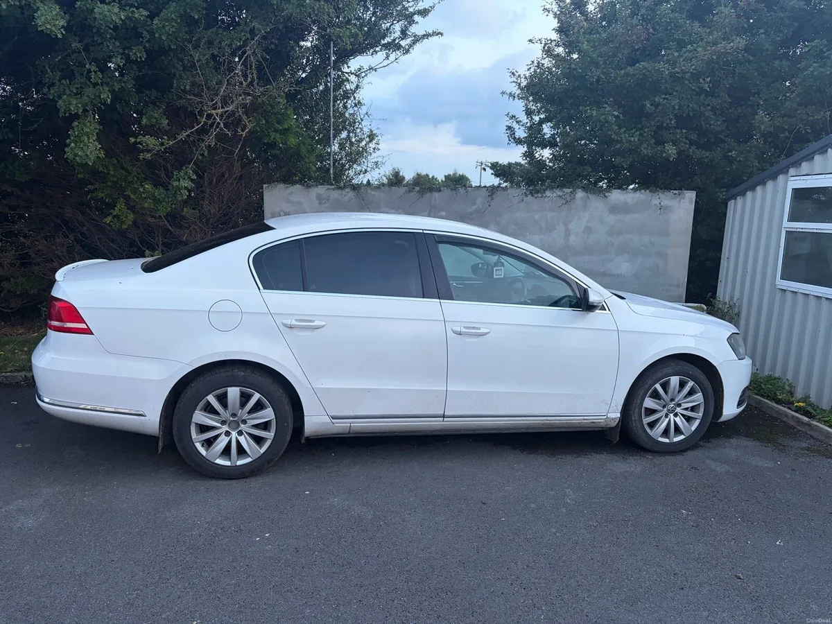 Volkswagen Passat - Image 4