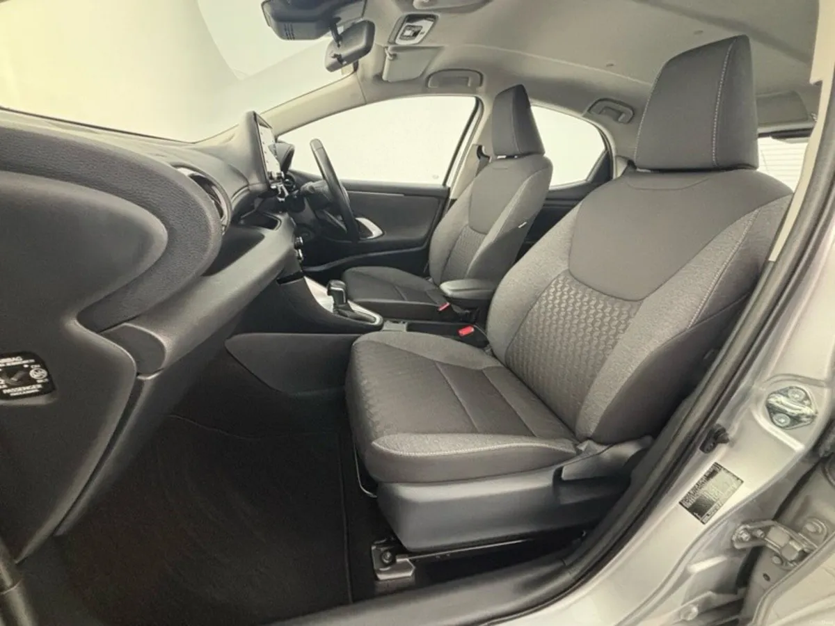 Toyota Yaris HYBRID LUNA - Image 6