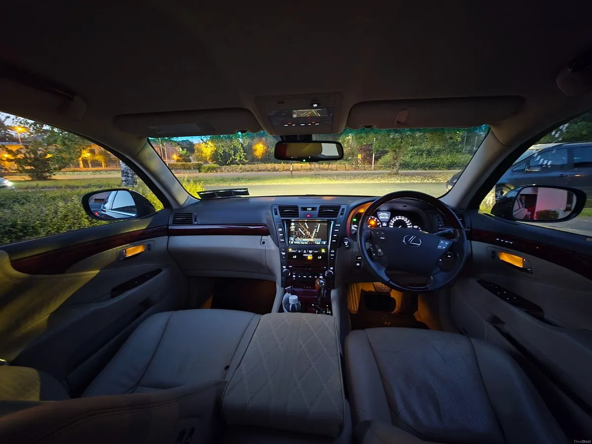Lexus LS 600h - Image 2