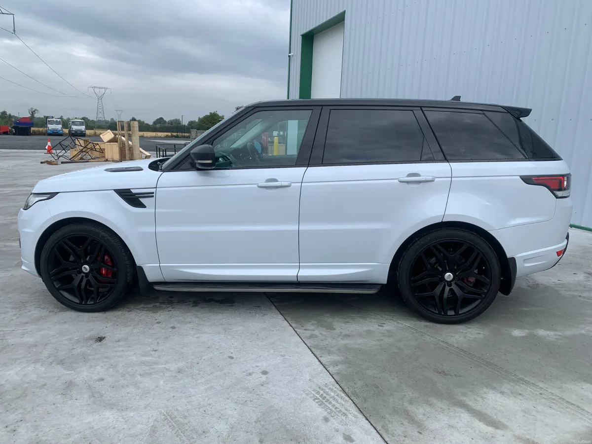 UNRESERVED 2015 LAND ROVER RANGE ROVER SPORT - Image 2