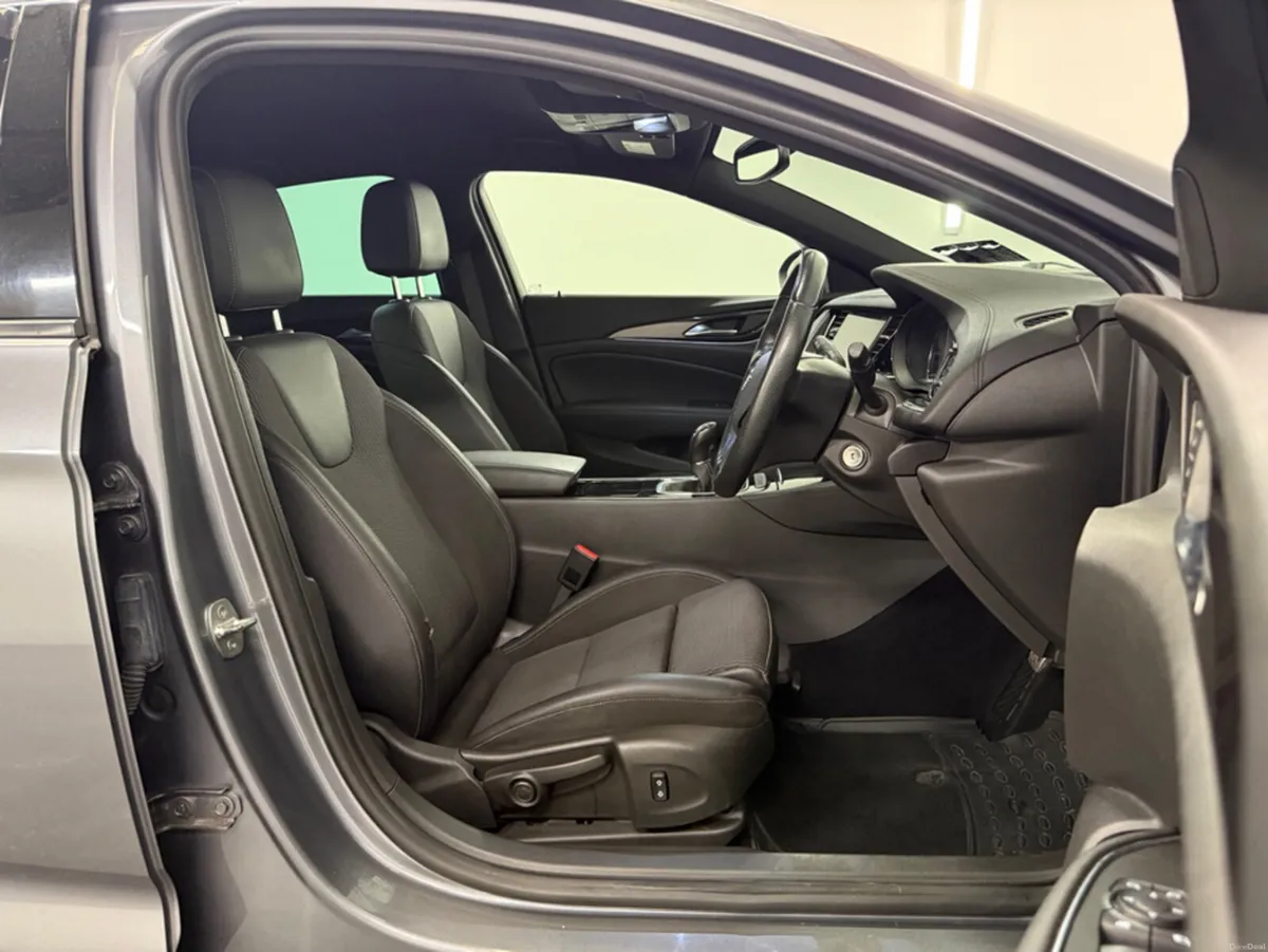 Opel Insignia **2 KEYS  **MULTI FUNCTION STEERING - Image 5