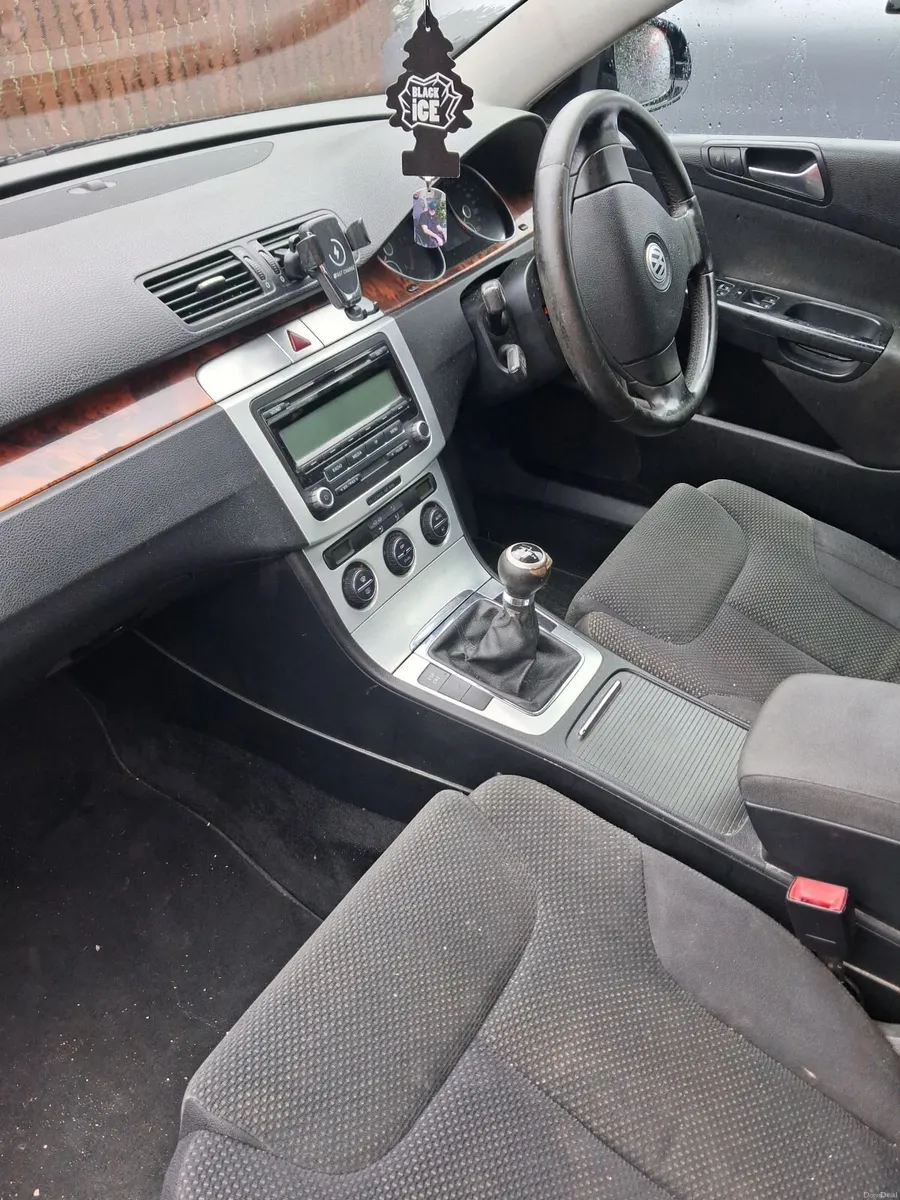 Volkswagen Passat 2009 - Image 1