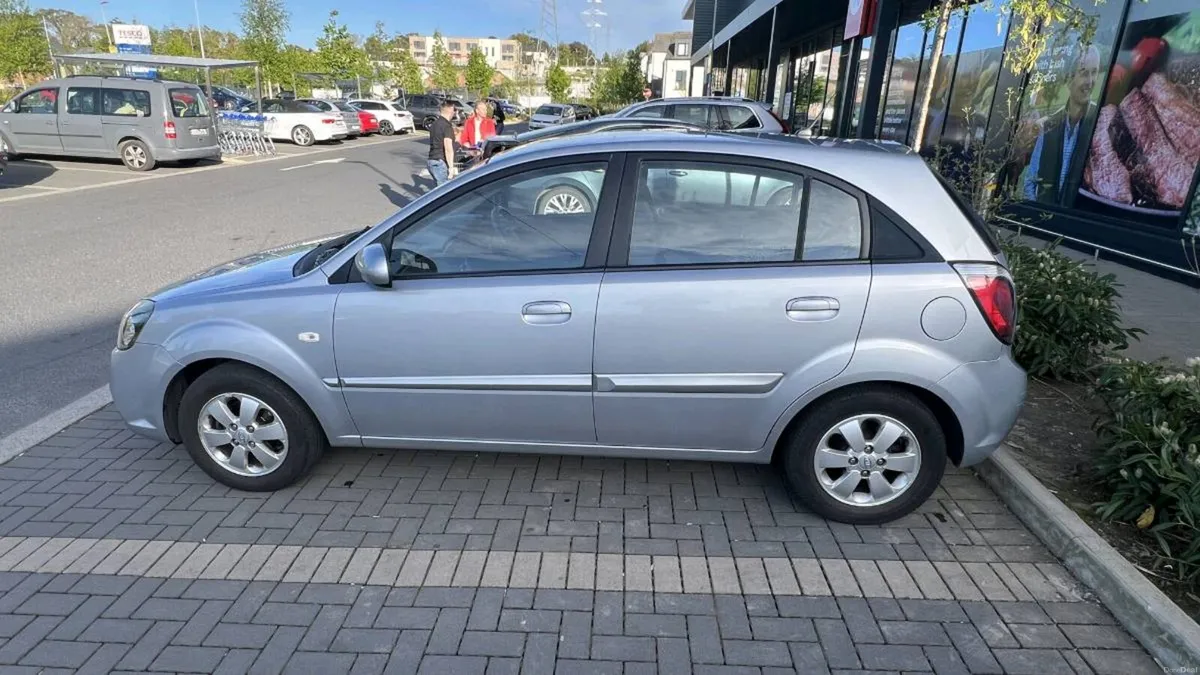 Car - Image 4