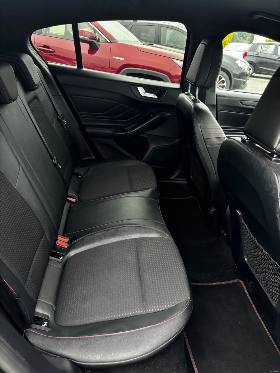 191 Ford Focus 1.0 T ST LINE - Image 5