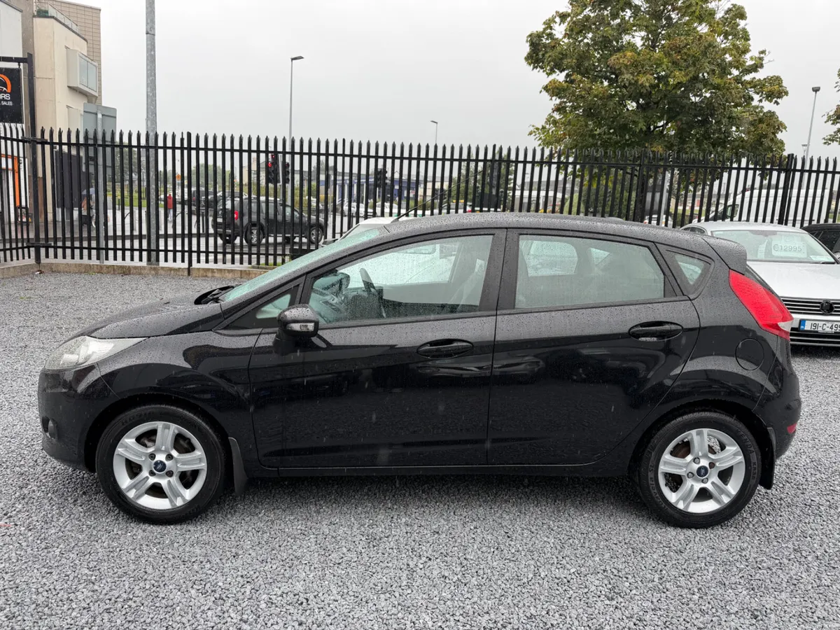 *LOW KM* 2010 Ford Fiesta 1.25 Style 82PS 5DR - Image 4