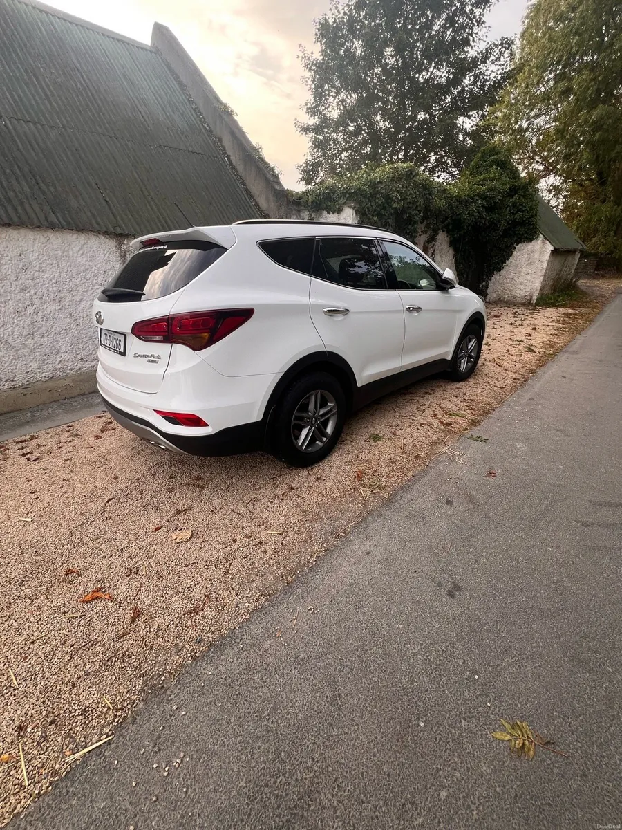 Hyundai Santa Fe executive model - Image 4