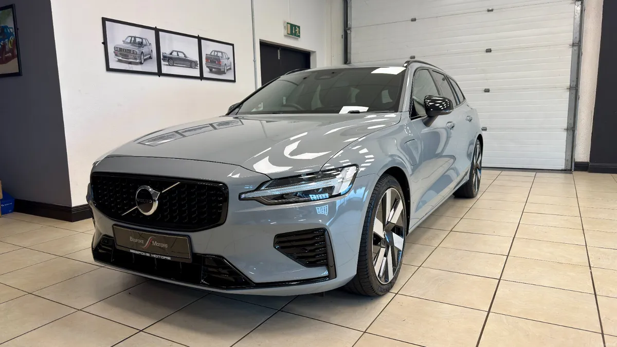 Volvo V60 Plus Dark AWD 2024 - Image 4