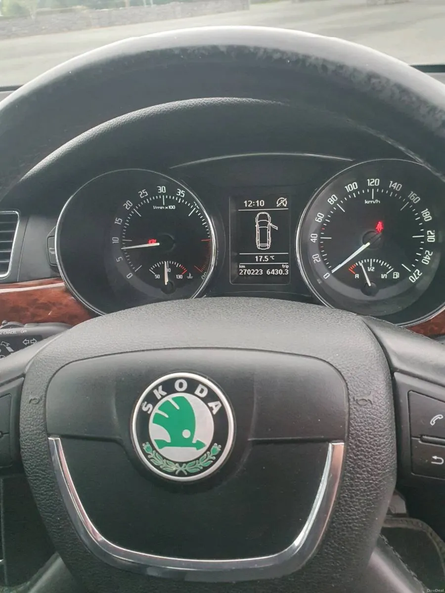 car - Image 2