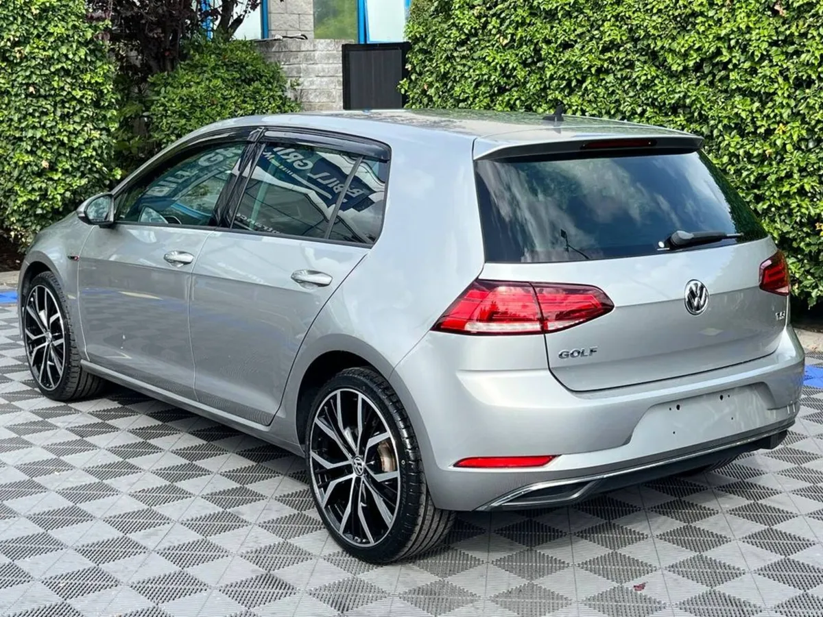 Volkswagen Golf R-LINE PACK 1.2 TSI AUTO // APPLE - Image 5