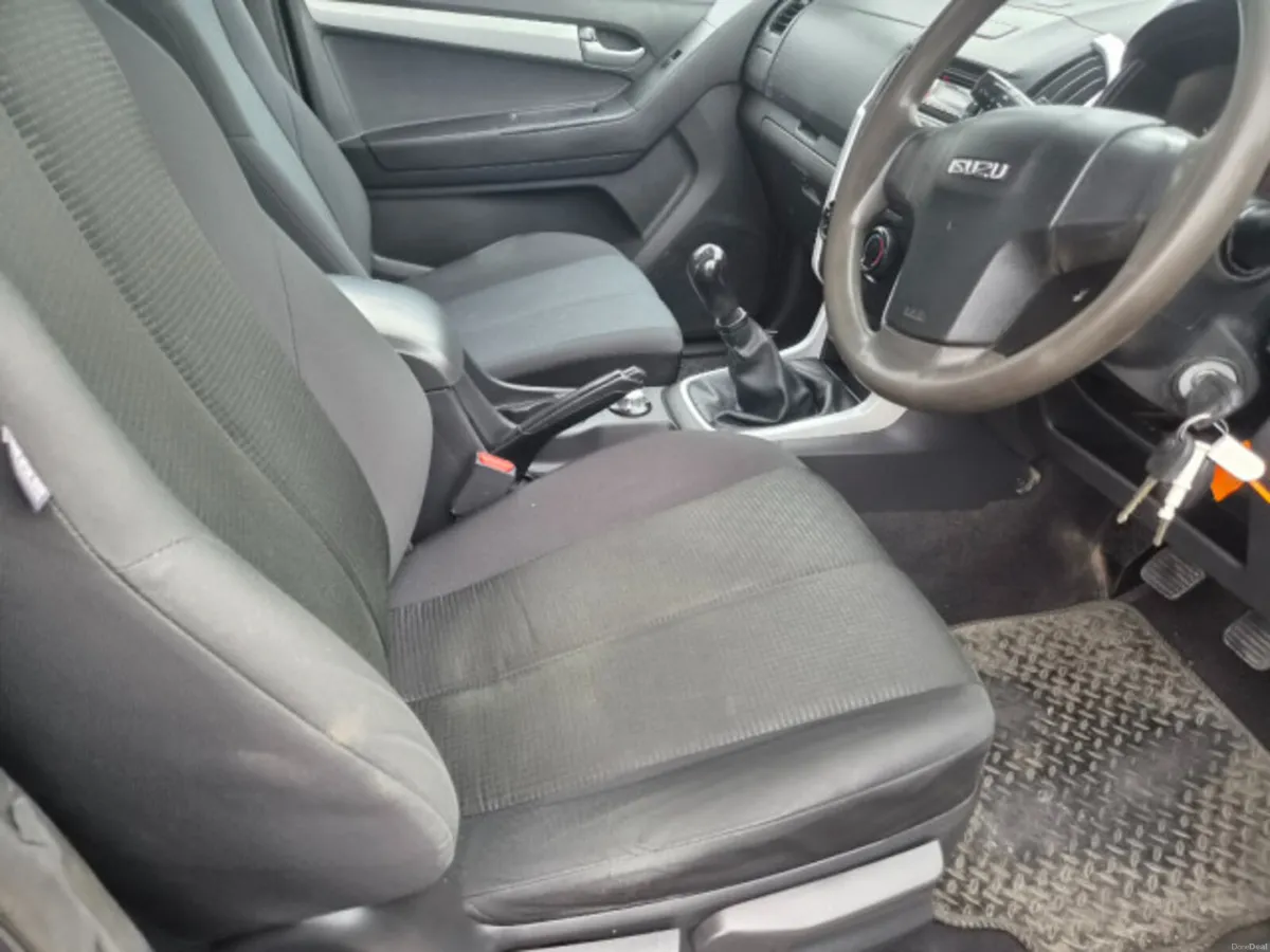 Isuzu D-Max Crew CAB 4 DR - Image 5