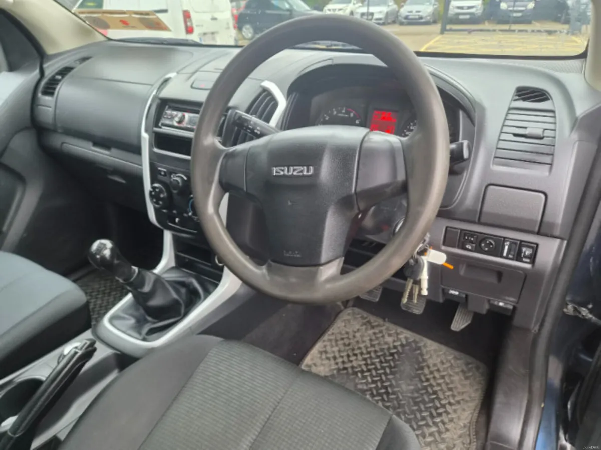 Isuzu D-Max Crew CAB 4 DR - Image 6