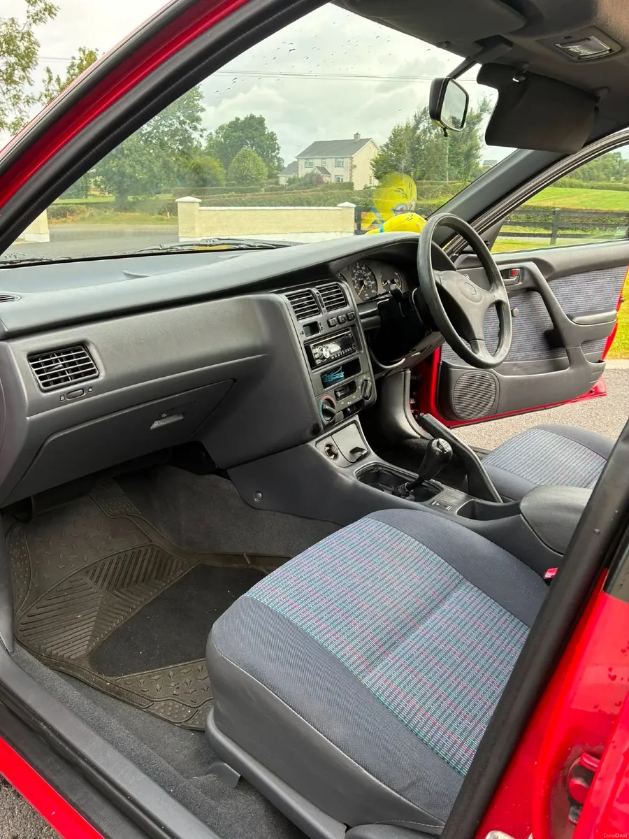 Toyota Carina E - Image 4