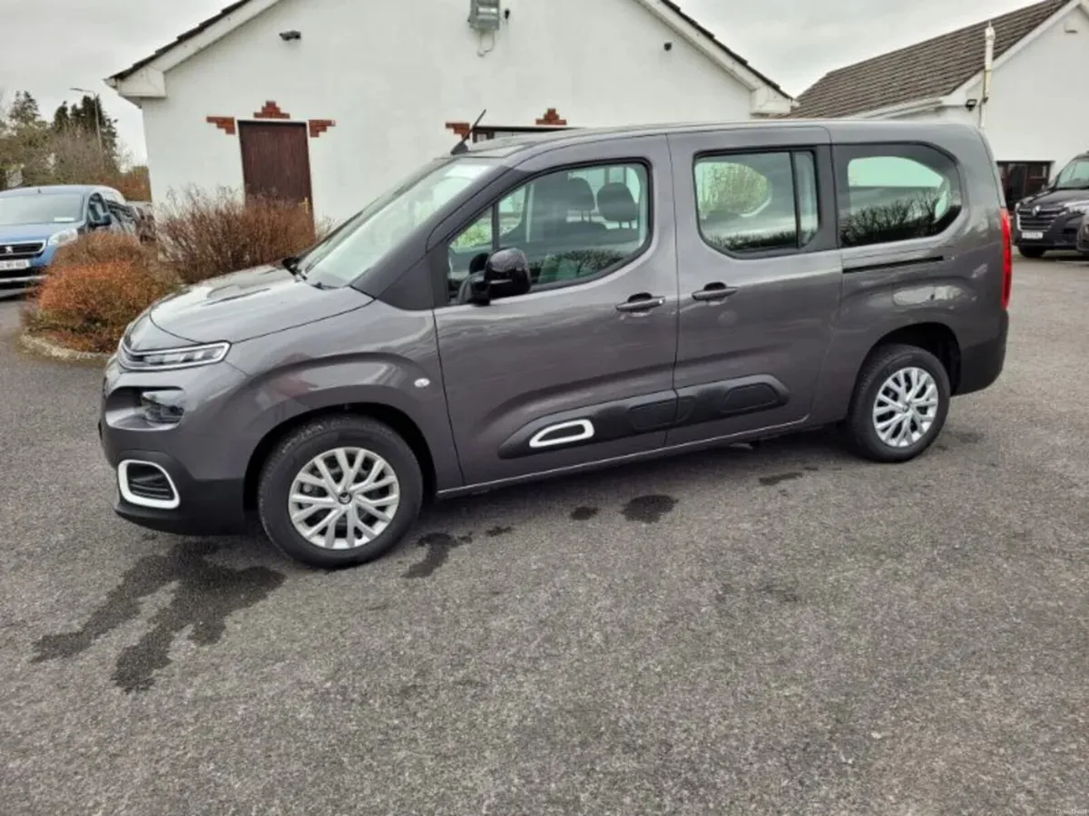 Citroen Berlingo Wheelchair Taxi - Image 3