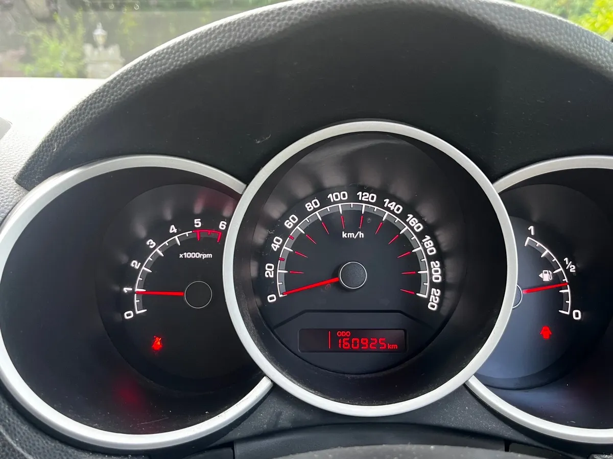 Kia Venga 2013 - Image 2