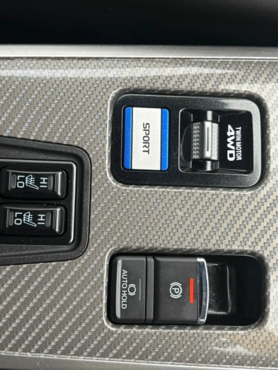 Mitsubishi Outlander 2020 PHEV New Model 2.4 - Image 3