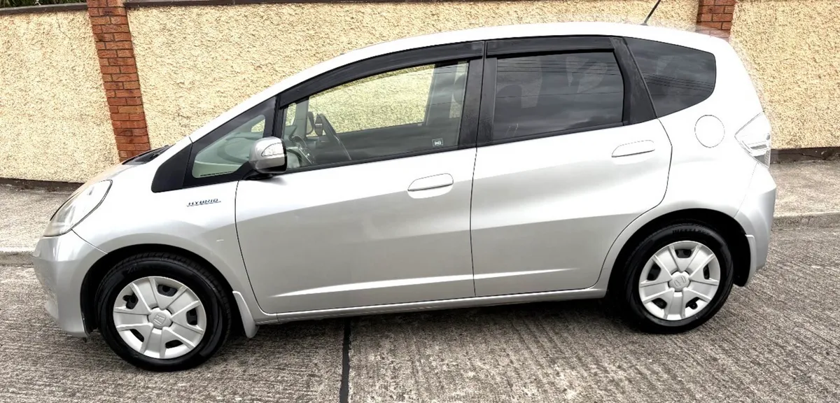 Honda fit hybrid automatic 2013 - Image 3