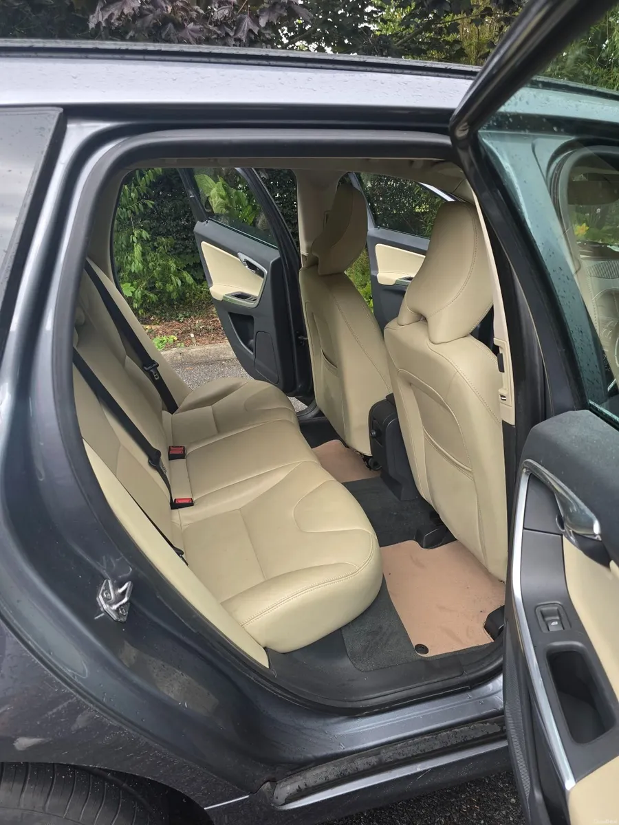 Volvo XC60 2015 - Image 2