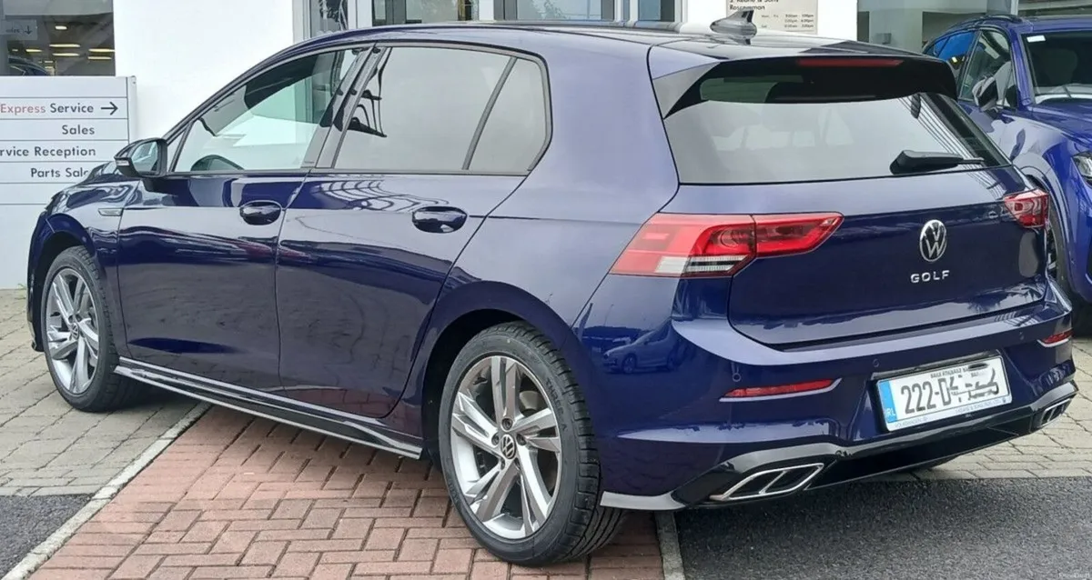 Volkswagen Golf R-Line 2.0 TDI 150HP **REAR VIEW C - Image 4