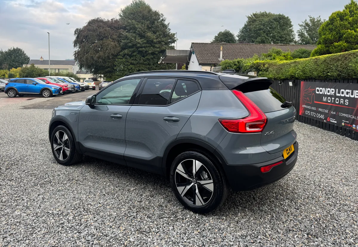 2021 212 Volvo XC40 T5 R-Design Recharge - Image 2