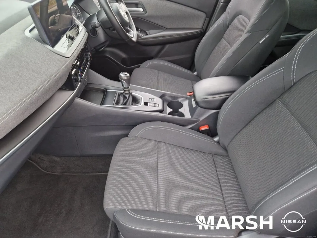Nissan Qashqai 1.3 MHEV SV MY24 04DR - Image 4