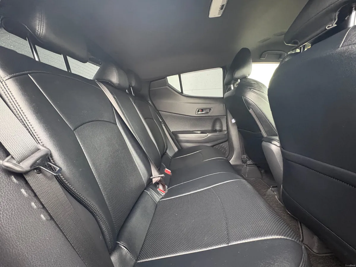 TOYOTA CHR HYBRID - Image 6