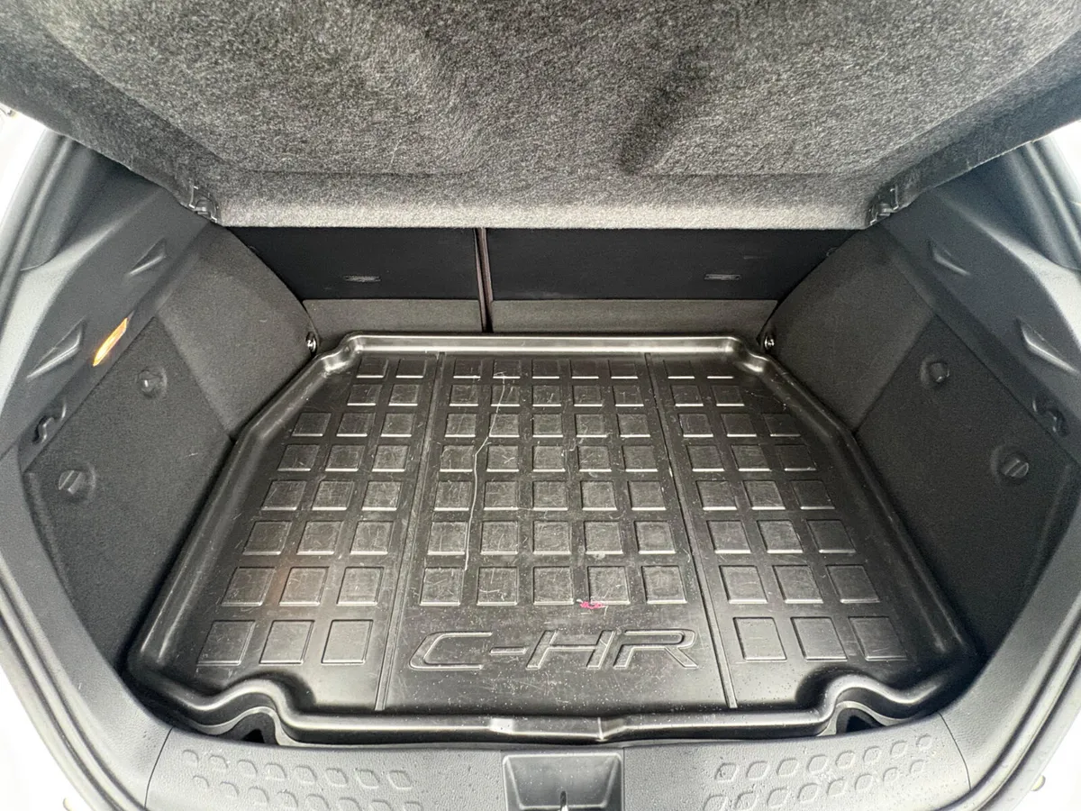 TOYOTA CHR HYBRID - Image 4