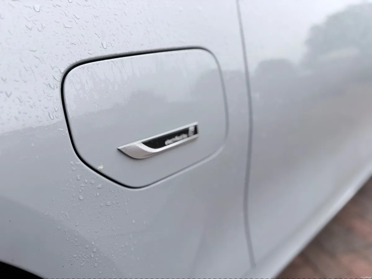 BMW 3-Series 2023 - Image 4