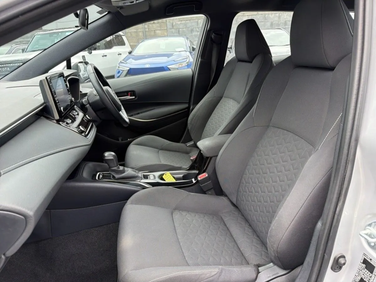 Toyota Corolla TOURING SPORT ESTATE HYBRID LUNA // - Image 6