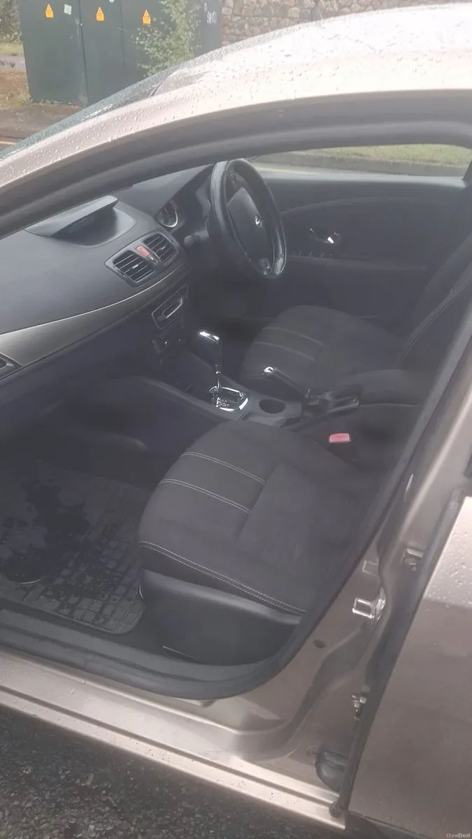 Automatic 2015 Renault fluence - Image 4