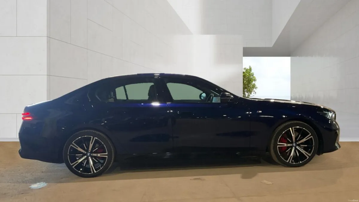 BMW I5 250KW 84KWH ED40 M SPORT PRO - Image 5