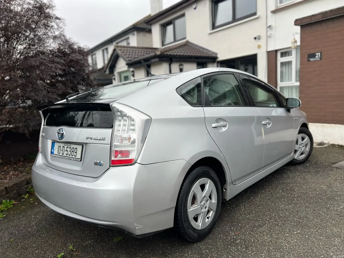 Toyota Prius 1.8 hybrid ( low mileage) - Image 4