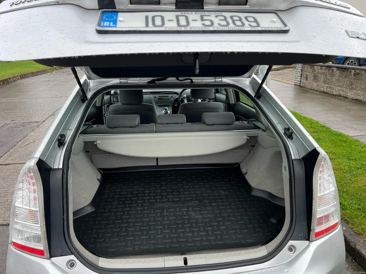 Toyota Prius 1.8 hybrid ( low mileage) - Image 5