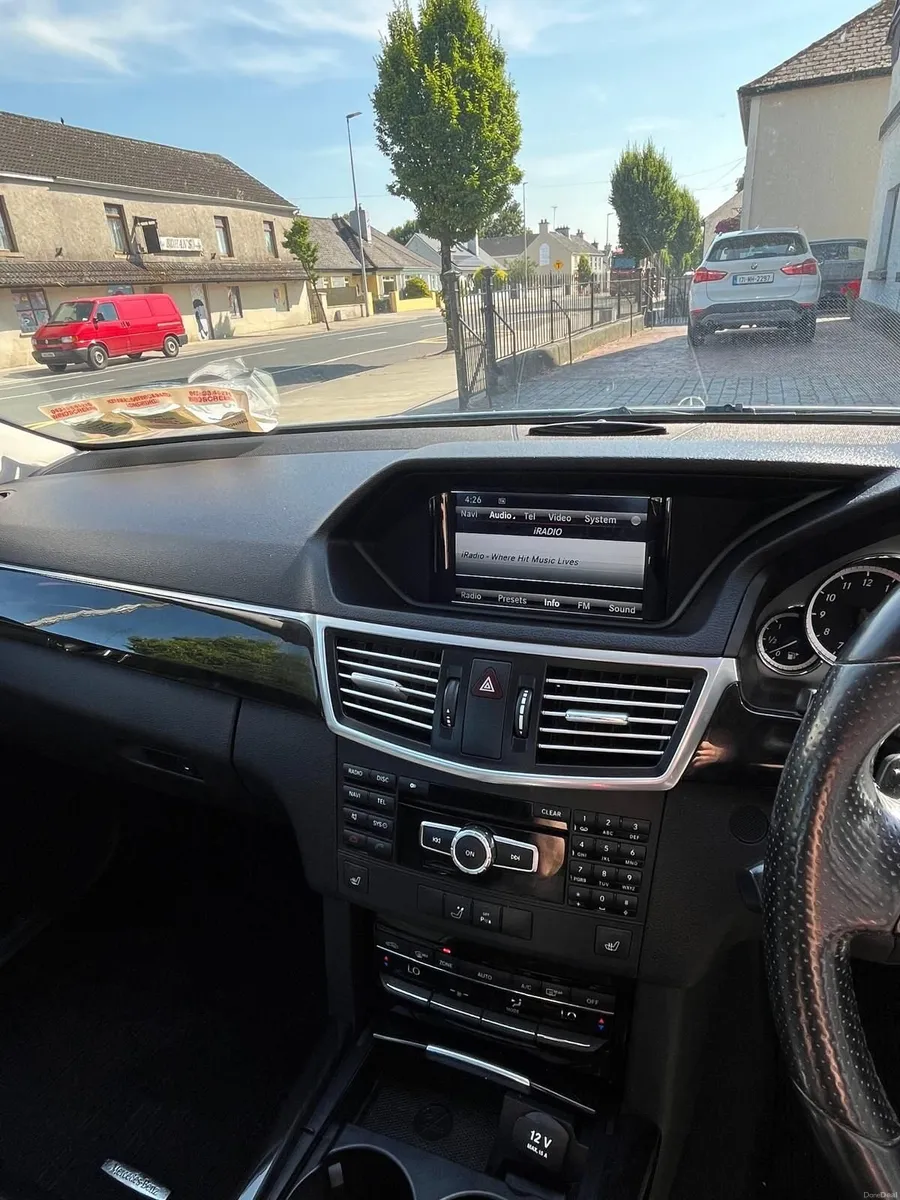 Mercedes-Benz E-Class 2013 - Image 6